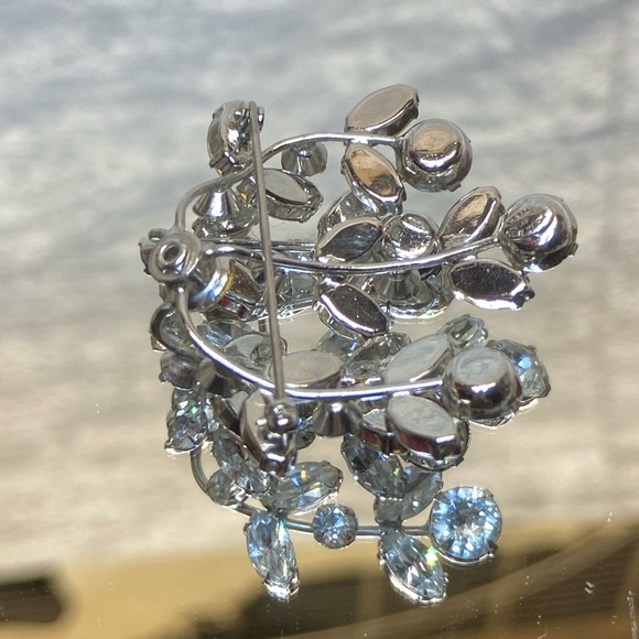 KRAMER OF NEW YORK SIGNED VINTAGE LAYERED RHINESTONE BROOCH PIN MARQUISE CHATON - Picture 7 of 9